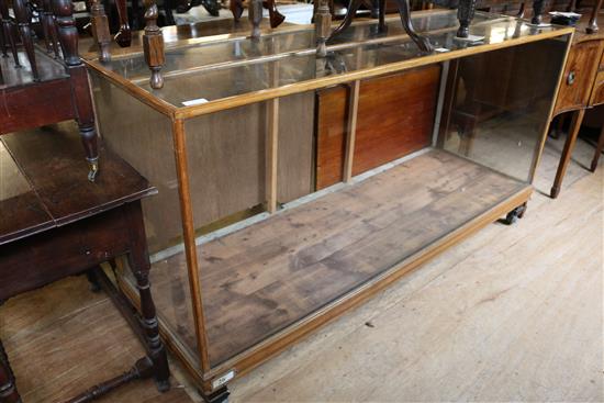 Shop counter